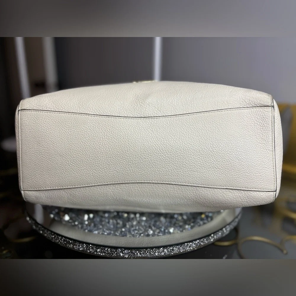 Coach 2017 Pebble Leather Town Tote in the color Chalk EUC - Picture 13 of 17